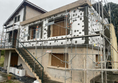 Pendant travaux d'isolation thermique des murs de la façade - Rouffiac_